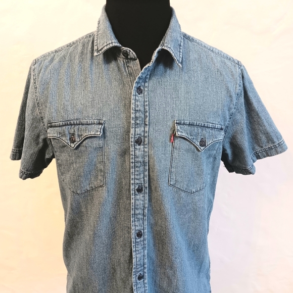Levi's large cotton denim short sleeve button-down. - Picture 6 of 11